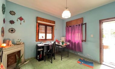 VENTA CASA LANUS PATIO Y TERRAZA PROPIAS