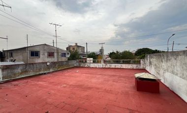 VENTA CASA LANUS PATIO Y TERRAZA PROPIAS