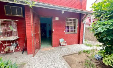 VENTA CASA LANUS PATIO Y TERRAZA PROPIAS