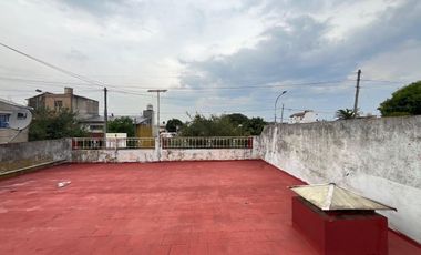 VENTA CASA LANUS PATIO Y TERRAZA PROPIAS