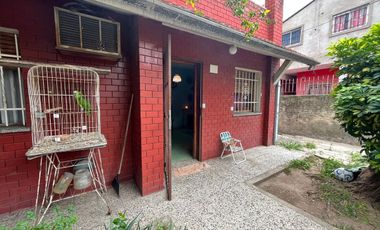 VENTA CASA LANUS PATIO Y TERRAZA PROPIAS
