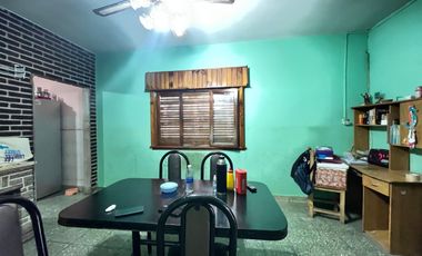 VENTA CASA LANUS PATIO Y TERRAZA PROPIAS