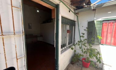 Venta Casa Cuatro Ambientes En Morón Mas Depto.