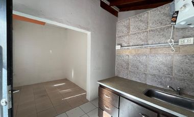 Venta Casa Cuatro Ambientes En Morón Mas Depto.
