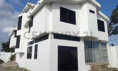 RENTA DE CASA DELUXE EN URBANIZACIÓN MONTERREY MONTECRISTI A ALTURA DE OROMARTV