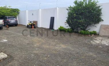 RENTA DE CASA DELUXE EN URBANIZACIÓN MONTERREY MONTECRISTI A ALTURA DE OROMARTV