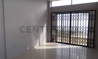 RENTA DE CASA DELUXE EN URBANIZACIÓN MONTERREY MONTECRISTI A ALTURA DE OROMARTV