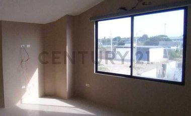 RENTA DE CASA DELUXE EN URBANIZACIÓN MONTERREY MONTECRISTI A ALTURA DE OROMARTV