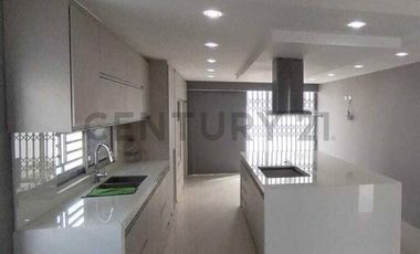 RENTA DE CASA DELUXE EN URBANIZACIÓN MONTERREY MONTECRISTI A ALTURA DE OROMARTV