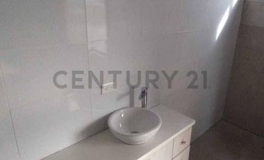 RENTA DE CASA DELUXE EN URBANIZACIÓN MONTERREY MONTECRISTI A ALTURA DE OROMARTV