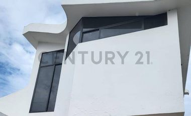 RENTA DE CASA DELUXE EN URBANIZACIÓN MONTERREY MONTECRISTI A ALTURA DE OROMARTV