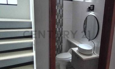 RENTA DE CASA DELUXE EN URBANIZACIÓN MONTERREY MONTECRISTI A ALTURA DE OROMARTV