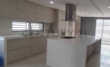 RENTA DE CASA DELUXE EN URBANIZACIÓN MONTERREY MONTECRISTI A ALTURA DE OROMARTV