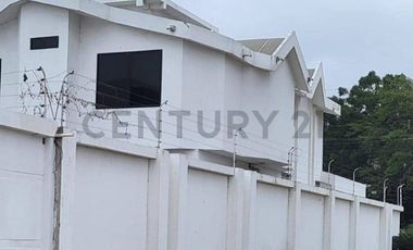 RENTA DE CASA DELUXE EN URBANIZACIÓN MONTERREY MONTECRISTI A ALTURA DE OROMARTV