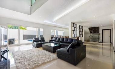 Multi-Unit Property for Sale – Perfect for Airbnb, Staff Housing, or Leasing