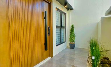 Swimming Pool 3 Storey House&Lot for sale in Greenwoods Pasig City near Cainta