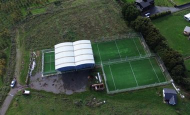 VENTA PARCELA CON INFRAESTRUCTURA DEPORTIVA Y CABAÑA