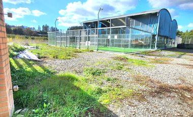VENTA PARCELA CON INFRAESTRUCTURA DEPORTIVA Y CABAÑA