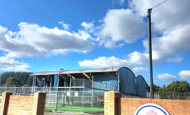 VENTA PARCELA CON INFRAESTRUCTURA DEPORTIVA Y CABAÑA