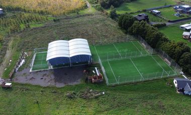 VENTA PARCELA CON INFRAESTRUCTURA DEPORTIVA Y CABAÑA