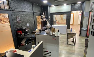 CAFE FUNCIONANDO CON TRES BAÑOS