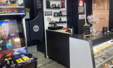 CAFE FUNCIONANDO CON TRES BAÑOS
