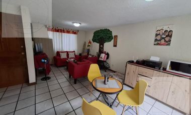 CASA EN VENTA Y RENTA EN CUERNAVACA, A UNA CUADRA DEL SANBORNS DE PLAN DE AYALA