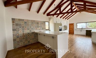 Espaciosa y linda Casa en Arriendo con Gran Vista a la Bahía de La Herradura