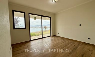 Espaciosa y linda Casa en Arriendo con Gran Vista a la Bahía de La Herradura