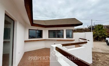 Espaciosa y linda Casa en Arriendo con Gran Vista a la Bahía de La Herradura