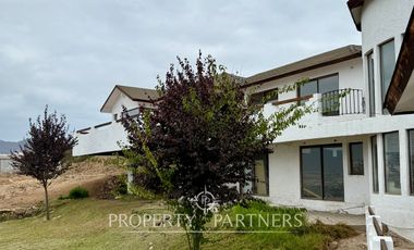 Espaciosa y linda Casa en Arriendo con Gran Vista a la Bahía de La Herradura