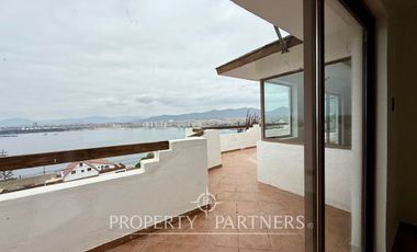 Espaciosa y linda Casa en Arriendo con Gran Vista a la Bahía de La Herradura