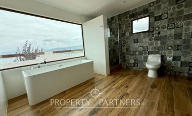 Espaciosa y linda Casa en Arriendo con Gran Vista a la Bahía de La Herradura