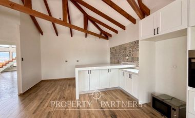 Espaciosa y linda Casa en Arriendo con Gran Vista a la Bahía de La Herradura