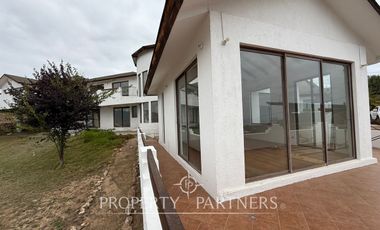 Espaciosa y linda Casa en Arriendo con Gran Vista a la Bahía de La Herradura
