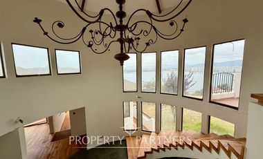 Espaciosa y linda Casa en Arriendo con Gran Vista a la Bahía de La Herradura