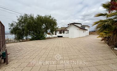 Espaciosa y linda Casa en Arriendo con Gran Vista a la Bahía de La Herradura