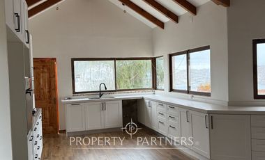 Espaciosa y linda Casa en Arriendo con Gran Vista a la Bahía de La Herradura