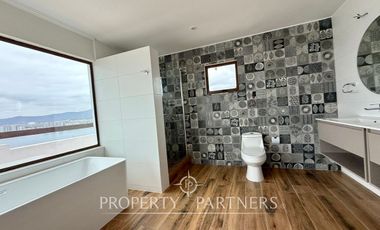 Espaciosa y linda Casa en Arriendo con Gran Vista a la Bahía de La Herradura