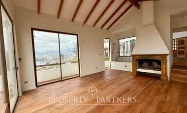 Espaciosa y linda Casa en Arriendo con Gran Vista a la Bahía de La Herradura