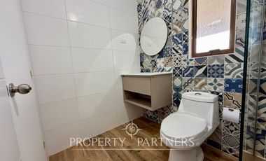 Espaciosa y linda Casa en Arriendo con Gran Vista a la Bahía de La Herradura