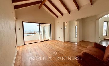 Espaciosa y linda Casa en Arriendo con Gran Vista a la Bahía de La Herradura