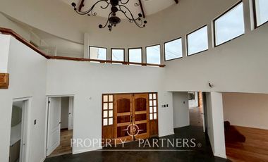Espaciosa y linda Casa en Arriendo con Gran Vista a la Bahía de La Herradura