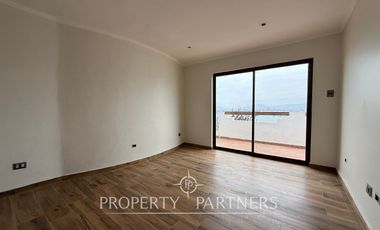 Espaciosa y linda Casa en Arriendo con Gran Vista a la Bahía de La Herradura
