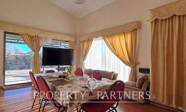 Venta amplia casa esquina de 2 pisos.Villa Atacama.