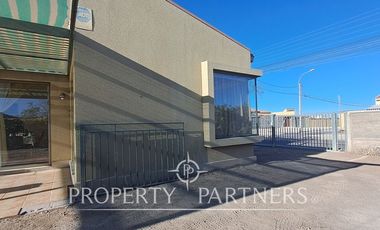 Venta amplia casa esquina de 2 pisos.Villa Atacama.