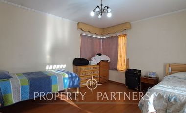 Venta amplia casa esquina de 2 pisos.Villa Atacama.