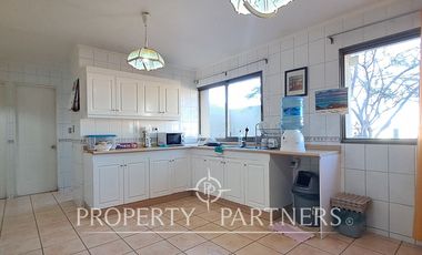 Venta amplia casa esquina de 2 pisos.Villa Atacama.