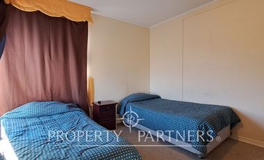 Venta amplia casa esquina de 2 pisos.Villa Atacama.