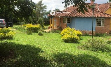 VENTA de CASA LOTE en MESA DE LOS SANTOS